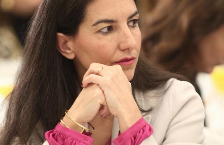 Vox tambalea los presupuestos de la Comunidad de Madrid con su ‘pin parental’
