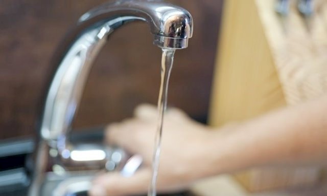 agua del grifo