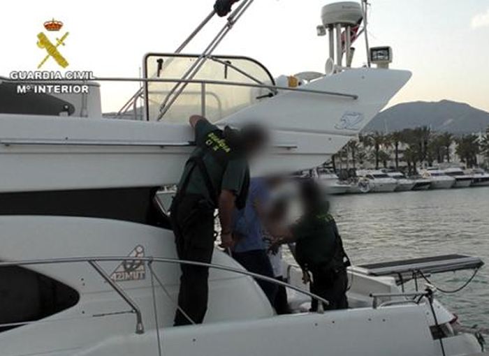 La Guardia Civil desarticula una banda criminal dedicada a introducir hachís en España
