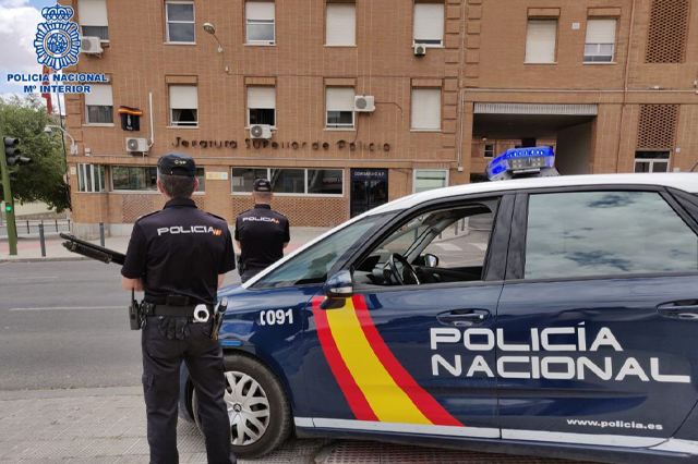 La Policía Nacional detiene en Lanzarote a un hombre y una joven por robar artículos eróticos