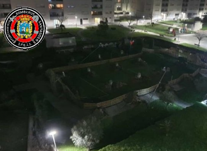 Un parque infantil se ha hundido sobre un parking subterráneo en Santander