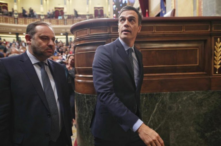 Sánchez respalda a Ábalos y defiende que «evitó una crisis diplomática»