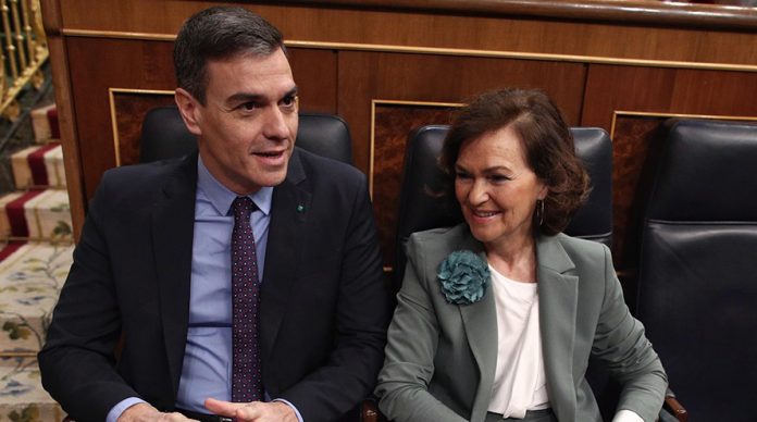Pedro Sánchez y Carmen Calvo