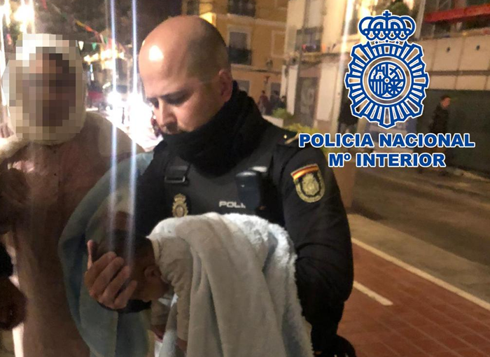Una patrulla de la Policía Nacional salva la vida de un bebé en parada cardiorrespiratoria