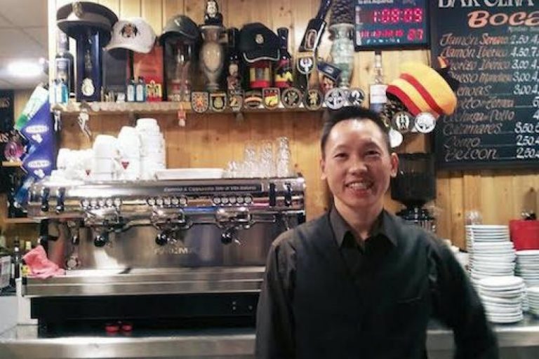 El ‘chino franquista’, obligado a cerrar su bar en Madrid por «facha»