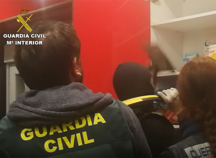 Detenidas 11 personas de un grupo relacionado con el tráfico de heroína 1 Moncloa 11 personas han sido detenidas por formar parte de un grupo criminal dedicado al tráfico de heroína
