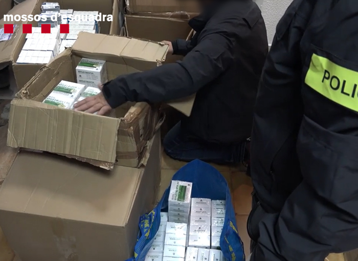 Barcelona: Cae una banda que vendía sustancias dopantes en gimnasios 1 Moncloa Los Mossos d'Esquadra desarticulan una banda dedicada a traficar con sustancias dopantes en gimnasios de Barcelona