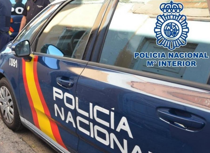 La Policía Nacional detiene a cuatro hombres por corrupción de menores y delitos contra la salud pública La Policía Nacional detiene a cuatro personas por corrupción de menores en Menorca