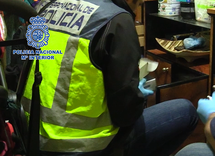La Policía Nacional desarticula un grupo criminal dedicado al mercado negro de tarjetas bancarias en internet