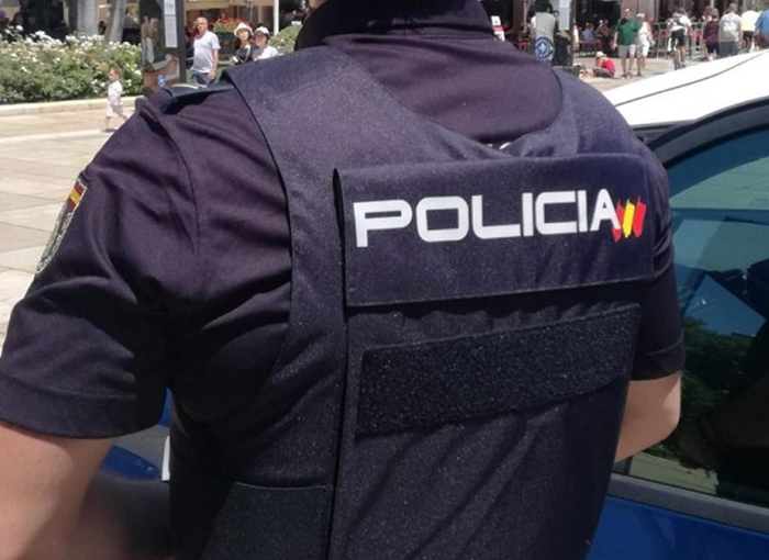 Madrid: Detenidos dos senegaleses por robar con la técnica de 'mataleón' 1 Moncloa La Policía Nacional detiene a dos senegaleses en Madrid por robos con extrema violencia con la técnica de mataleón
