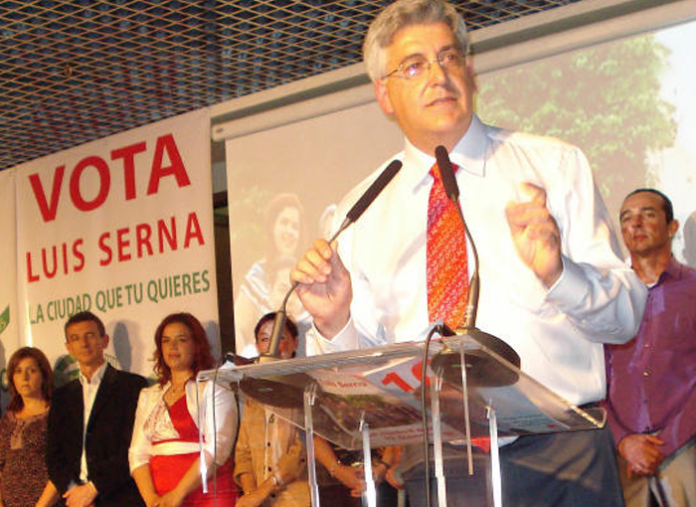 El exalcalde socialista de Calpe, Luis Serna, se enfrenta a una petición de ocho años de cárcel por pornografía infantil