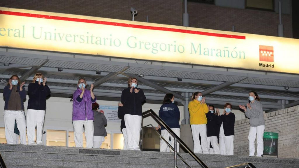 Las muertes por Covid-19 se reducen ligeramente, 367 personas más