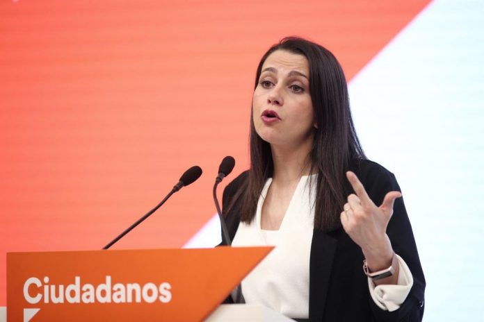 Ciudadanos inicia su Asamblea elogiando a Rivera, que dejó 
