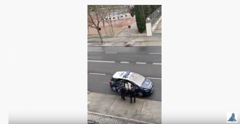 El tortazo de un agente que le ha valido a Rufián para volver a criticar a la policía El tortazo de un agente que le ha valido a Rufián para volver a criticar a la policía