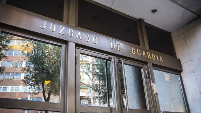 En libertad con cargos por intentar agredir al alcalde de Granada