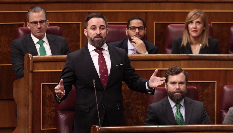 Abascal sin ordenador pero con mapas en su despacho