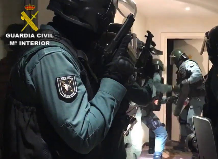 La Guardia Civil detiene a 30 personas en una operación antidroga en el Mediterráneo