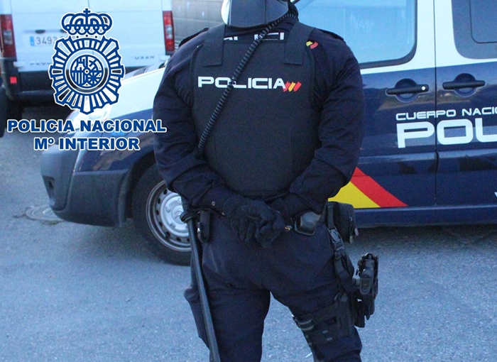 Desarticulado en Parla un laboratorio clandestino que falsificaba perfumes 1 Moncloa La Policía Nacional desarticula un laboratorio clandestino en Madrid
