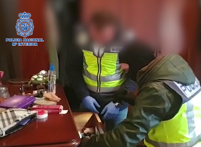 Marbella: La Policía esclarece un asesinato ocurrido en noviembre 1 Moncloa La Policía Nacional detiene a tres personas y esclarece un asesinato que tuvo lugar en Marbella en noviembre