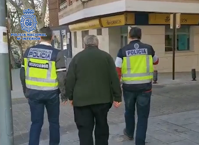 Detenida en Chile una cobradora de secuestros virtuales en España 1 Moncloa Una mujer es detenida en Chile cuando iba a cobrar el dinero de secuestros virtuales cometidos sobre víctimas españolas