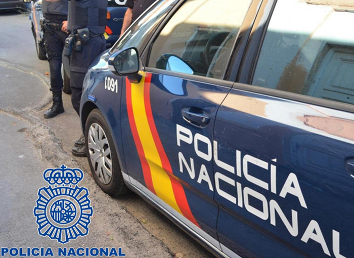 Dos jóvenes son detenidos en Valencia por robar material sanitario de una ambulancia