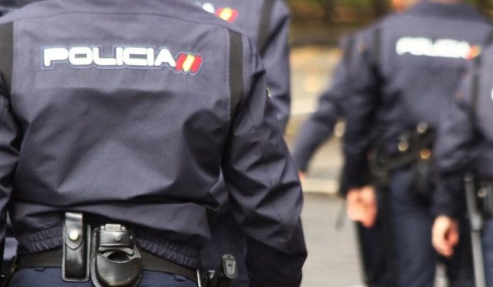 policías