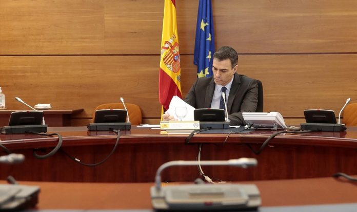 Sánchez rechaza haber actuado tarde y dice que Sanidad alertó a las CCAA del peligro en las residencias
