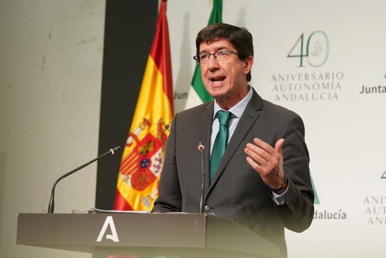 Andalucía propone limitar aforo y tiempo de estancia en hostelería y comercio y abrir hoteles en junio
