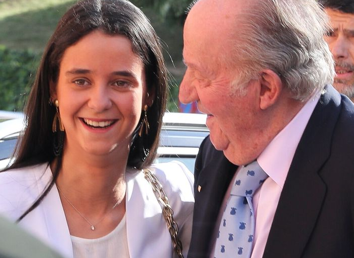 Juan Carlos I con su nieta.