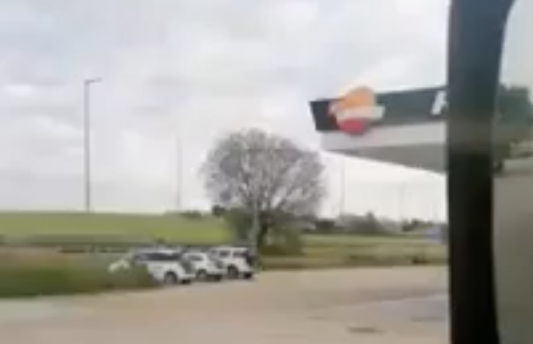 El vídeo que indigna a los camioneros: Privilegios para la Guardia Civil en una gasolinera