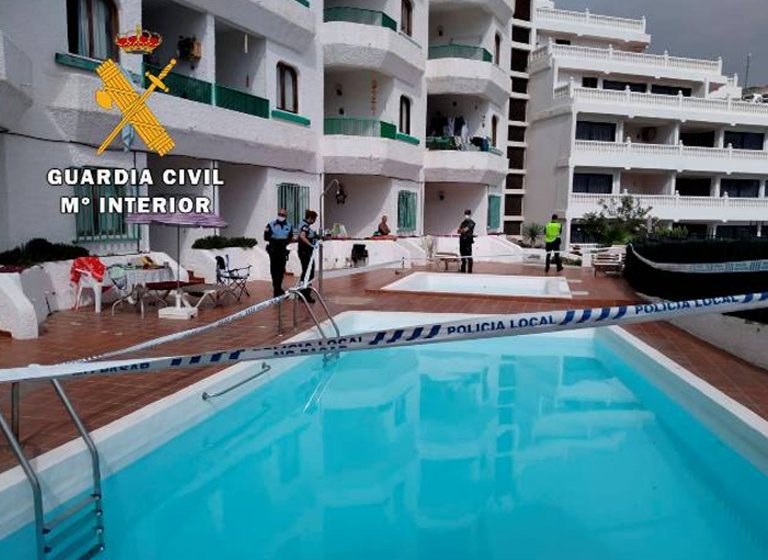 La Guardia Civil denuncia a varias personas por celebrar una fiesta en una piscina comunitaria de Gran Canaria