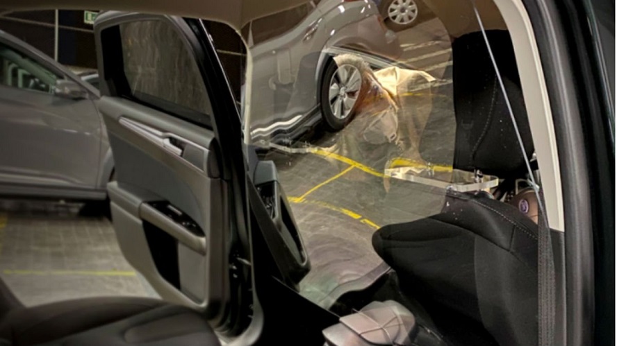 El Gobierno gasta 28.000€ en mamparas de protección en coches oficiales
