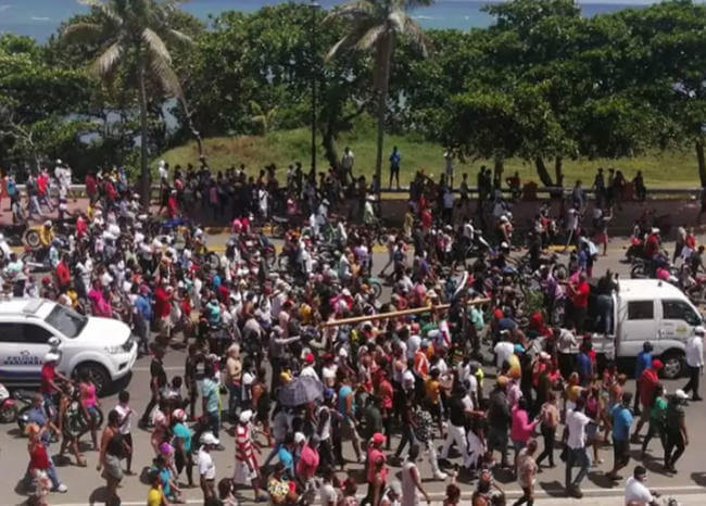 El falso profeta del coronavirus provoca una aglomeración República Dominicana