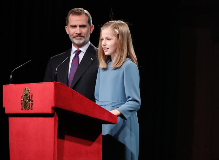 La Princesa de Asturias, Leonor de Borbón, junto a su padre Felipe VI.