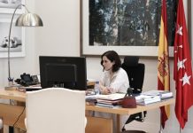 Ayuso se querellará contra la presidenta de la Asociación Defensor del Paciente por acusarla de homicidio