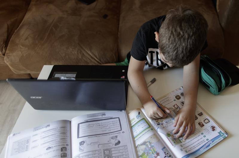 niño estudiante escolares