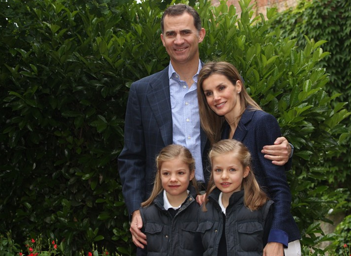 Los reyes y sus hijas Leonor y Sofía.