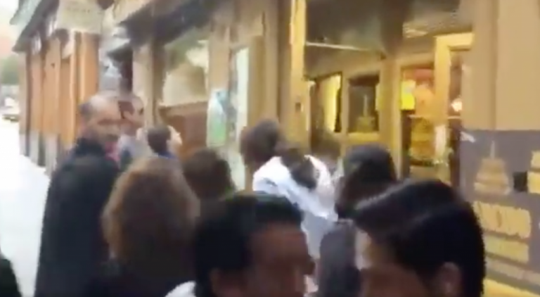 “¡Coleta de mierda!”: El lamentable vídeo de un hombre que insulta a Iglesias en plena calle “¡Coleta de mierda!”: El lamentable vídeo de un hombre que insulta a Iglesias en plena calle