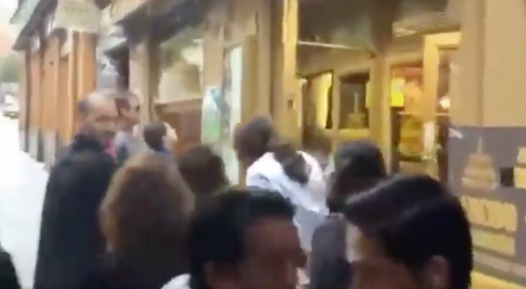 “¡Coleta de mierda!”: El lamentable vídeo de un hombre que insulta a Iglesias en plena calle