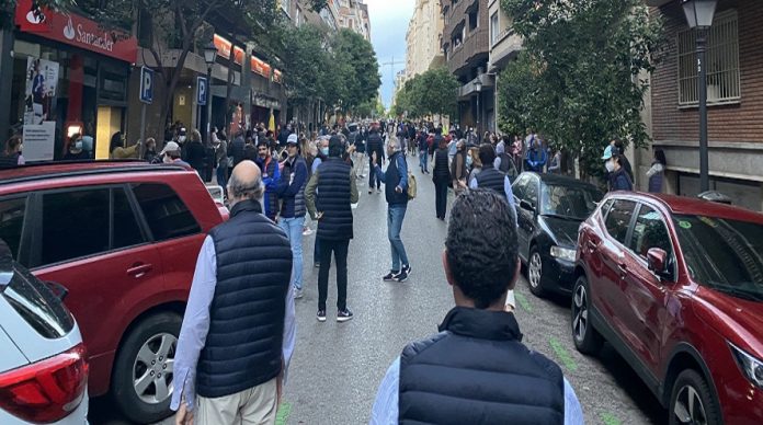 Manifestaciones de barrio: el plan de Vox para desestabilizar al Gobierno