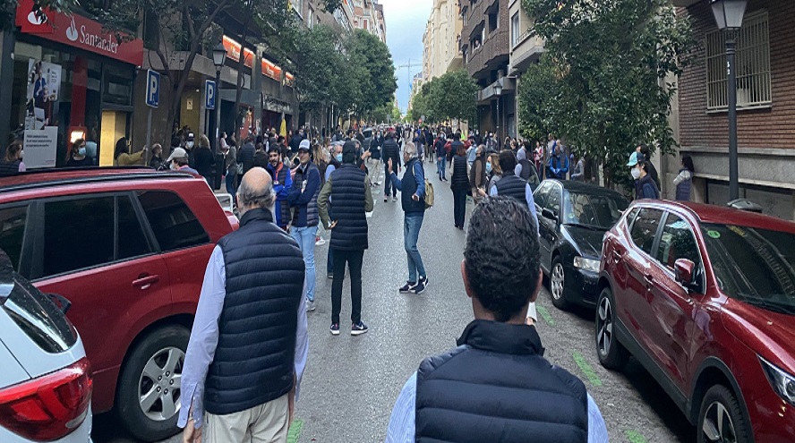Manifestaciones de barrio: el plan de Vox para desestabilizar al Gobierno
