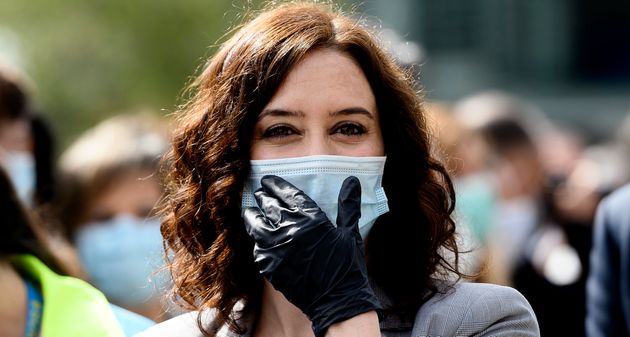 Ayuso saca pecho de sus mascarillas 