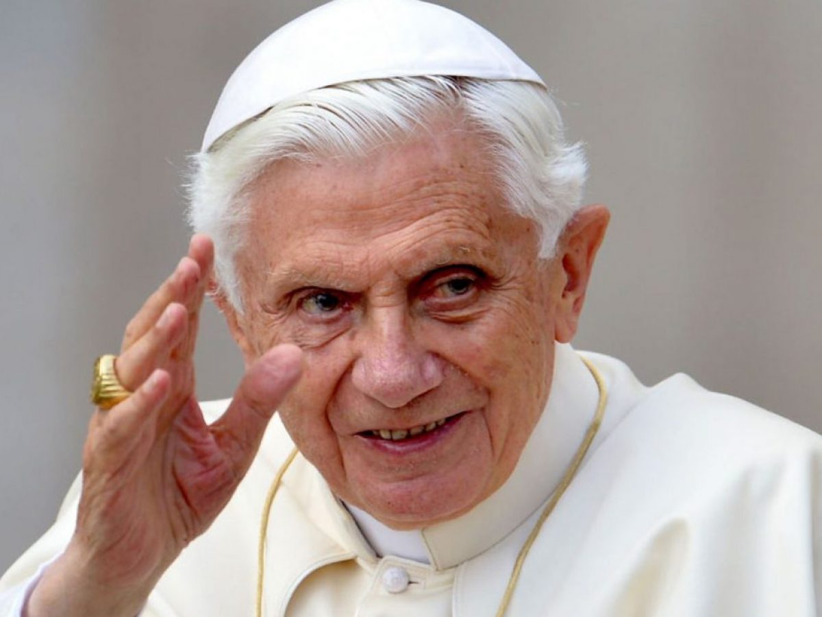 Benedicto XVI: "Hoy, cualquiera que se oponga al matrimonio ...