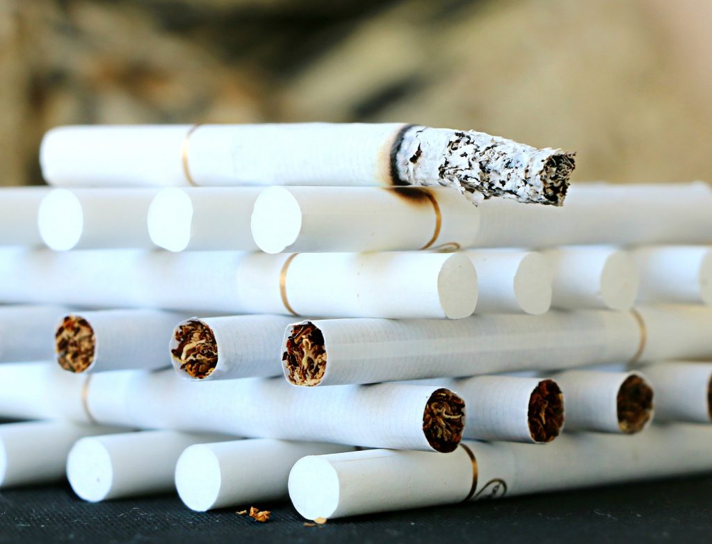 prohibir el tabaco en la hostelería