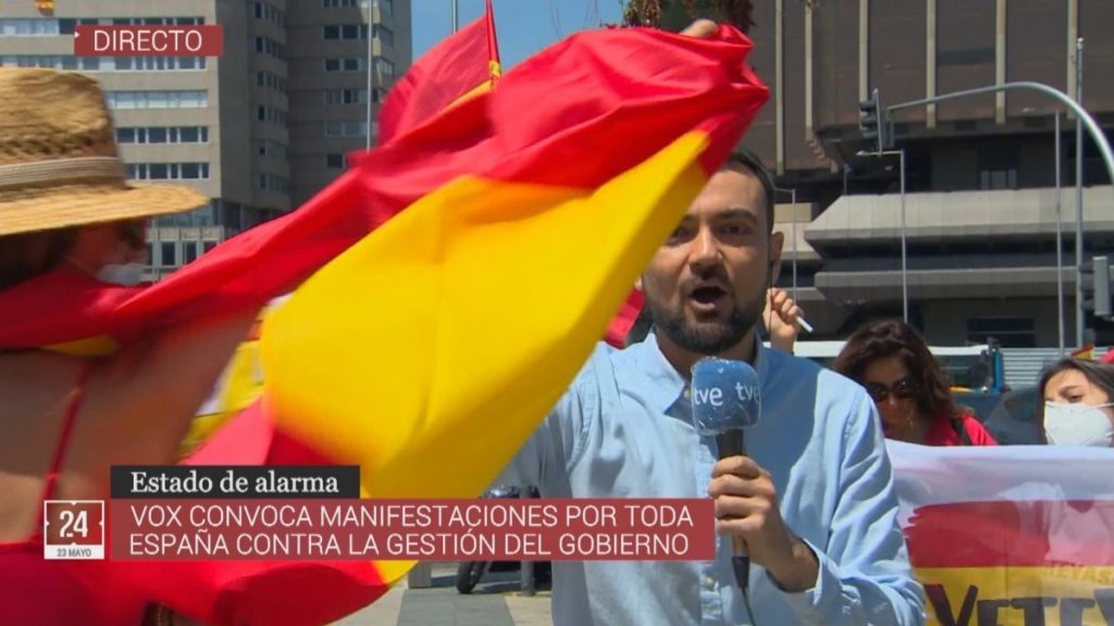 Vox, "la derecha más peligrosa": así les retrata el 'New York Times' 1 Moncloa gabriel lopez increpado por varios asistentes manifestacion convocada por vox madrid 1590250176228 Moncloa