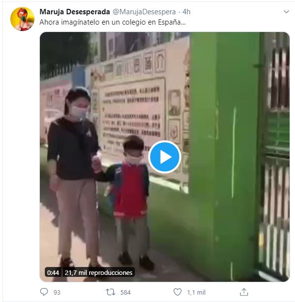 El increíble protocolo anti coronavirus para los niños chinos (vídeo) 1 Moncloa tweet video niño chino mesa redacción 2 Moncloa