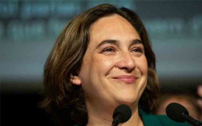 Colau asegura que las elecciones a la Generalitat no deberían tardar