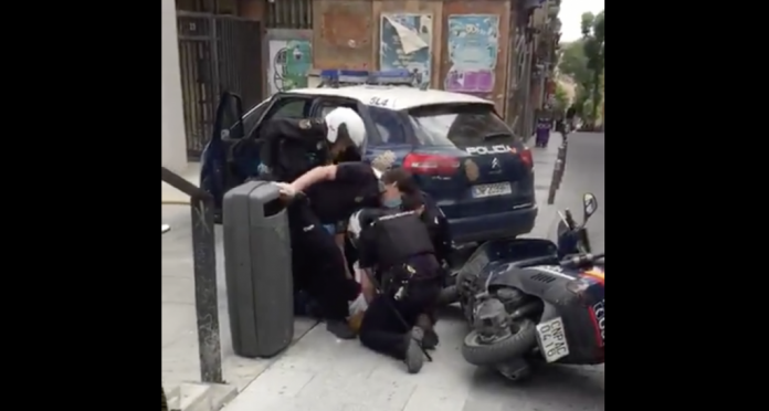 policía Lavapiés