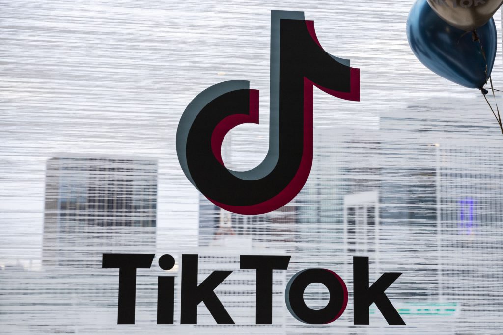 ¡Y dicen que te espían! Así ha respondido Tik Tok al decir que espía los iPhone