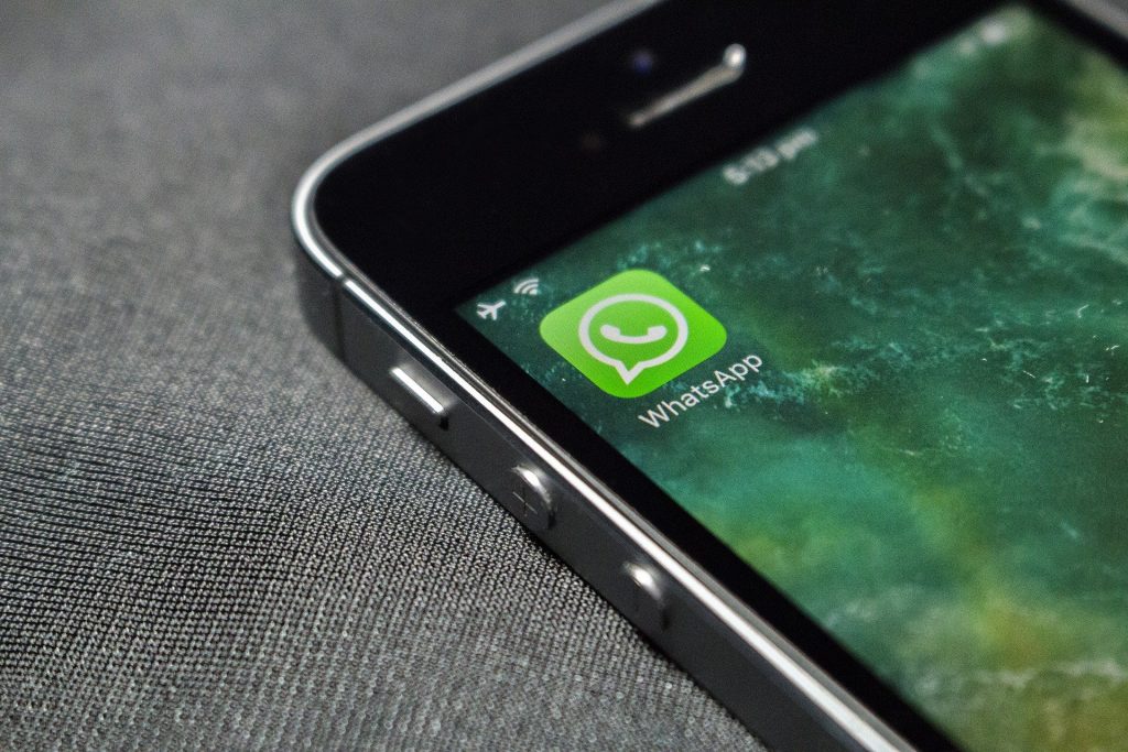 Cómo programar mensajes y escribir por voz en WhatsApp